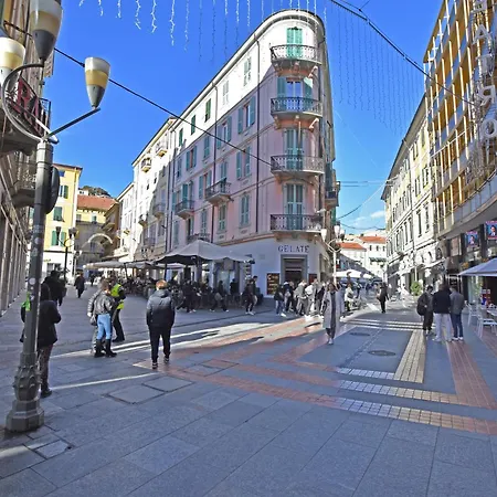 Il Tuo Angolo In Centro. Sanremo